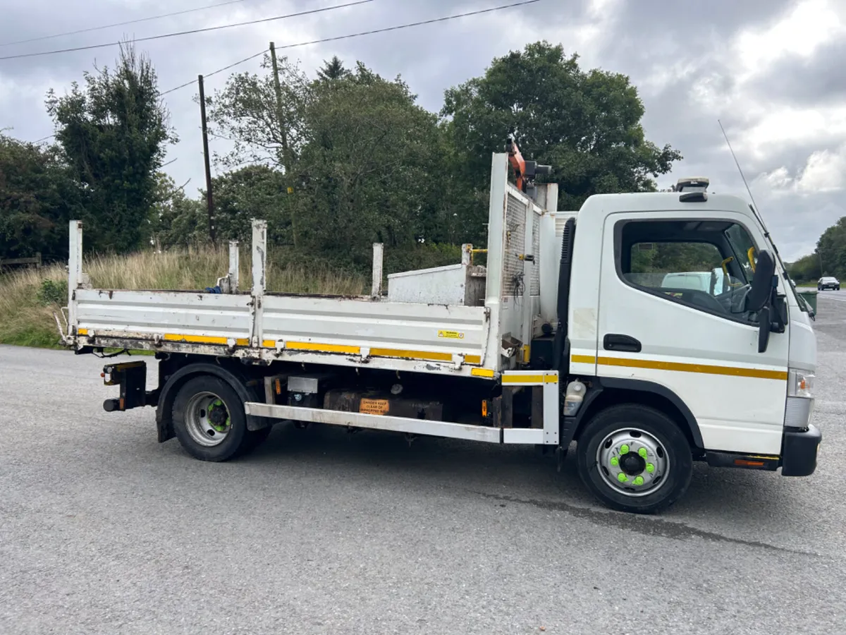 2017 Mitsubishi canter manual 7.5 ton tipper - Image 4