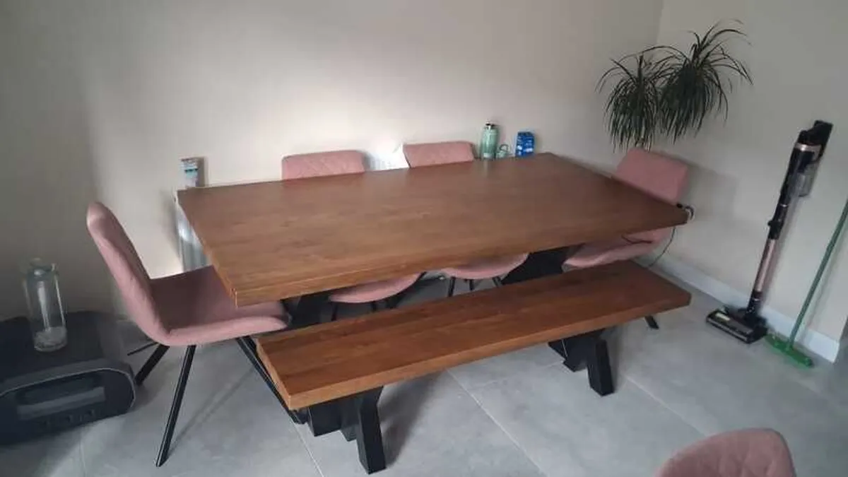 Solid oak dining table with bench - Image 1