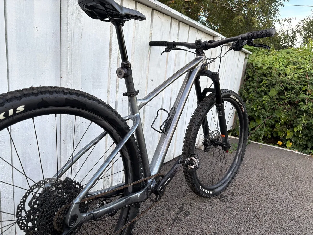 Giant Fathom 2 Mountain Bike - Medium - Like New - Image 3