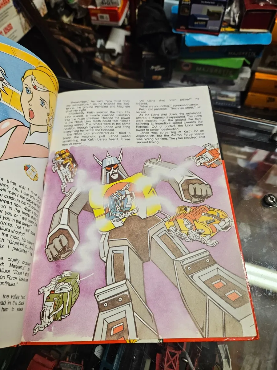 Vintage Voltron Annual - Image 2