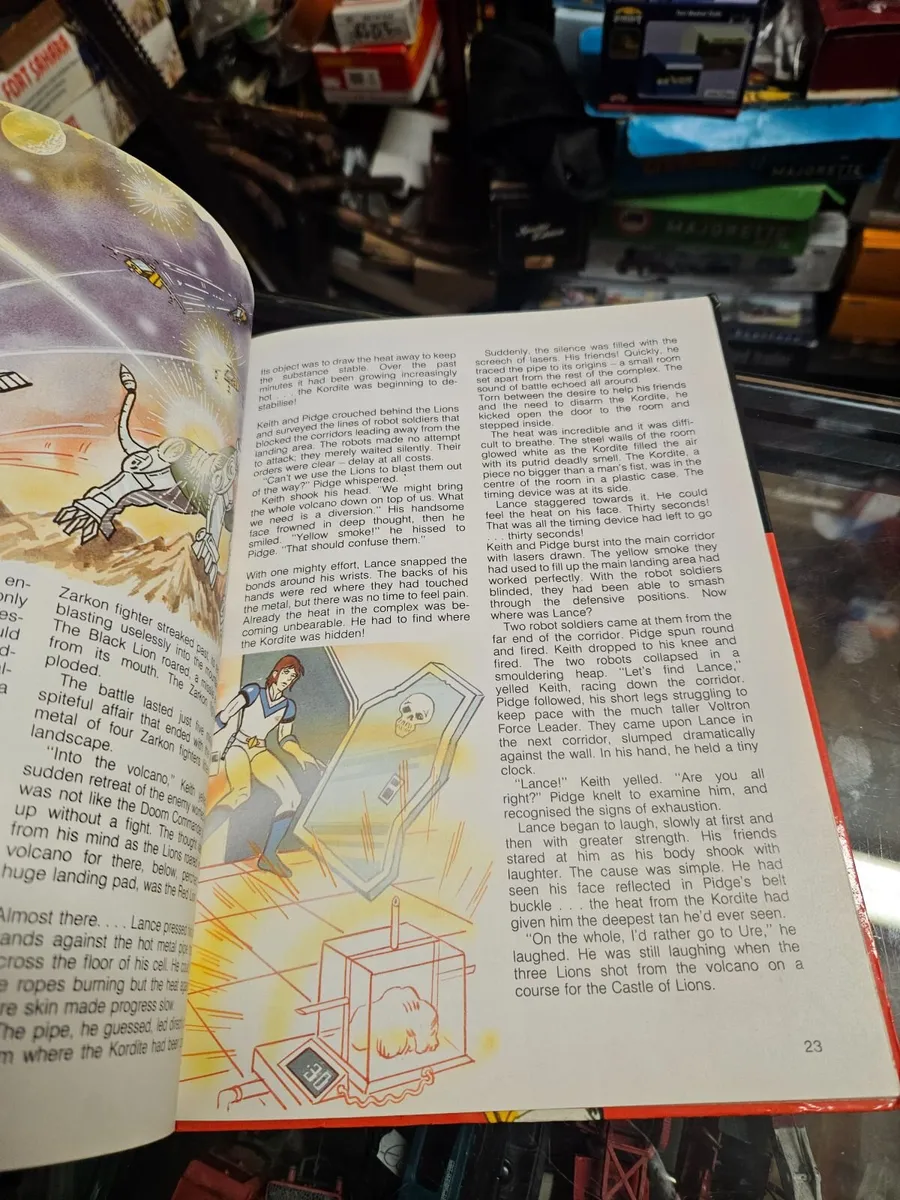 Vintage Voltron Annual - Image 4