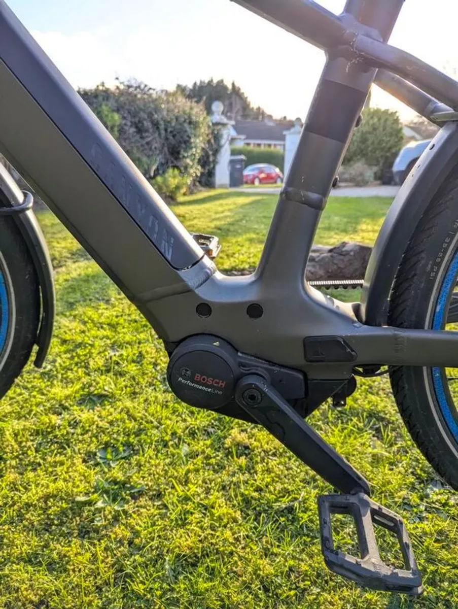 Canyon Precede On 7 Ebike (medium)+ accessories - Image 3