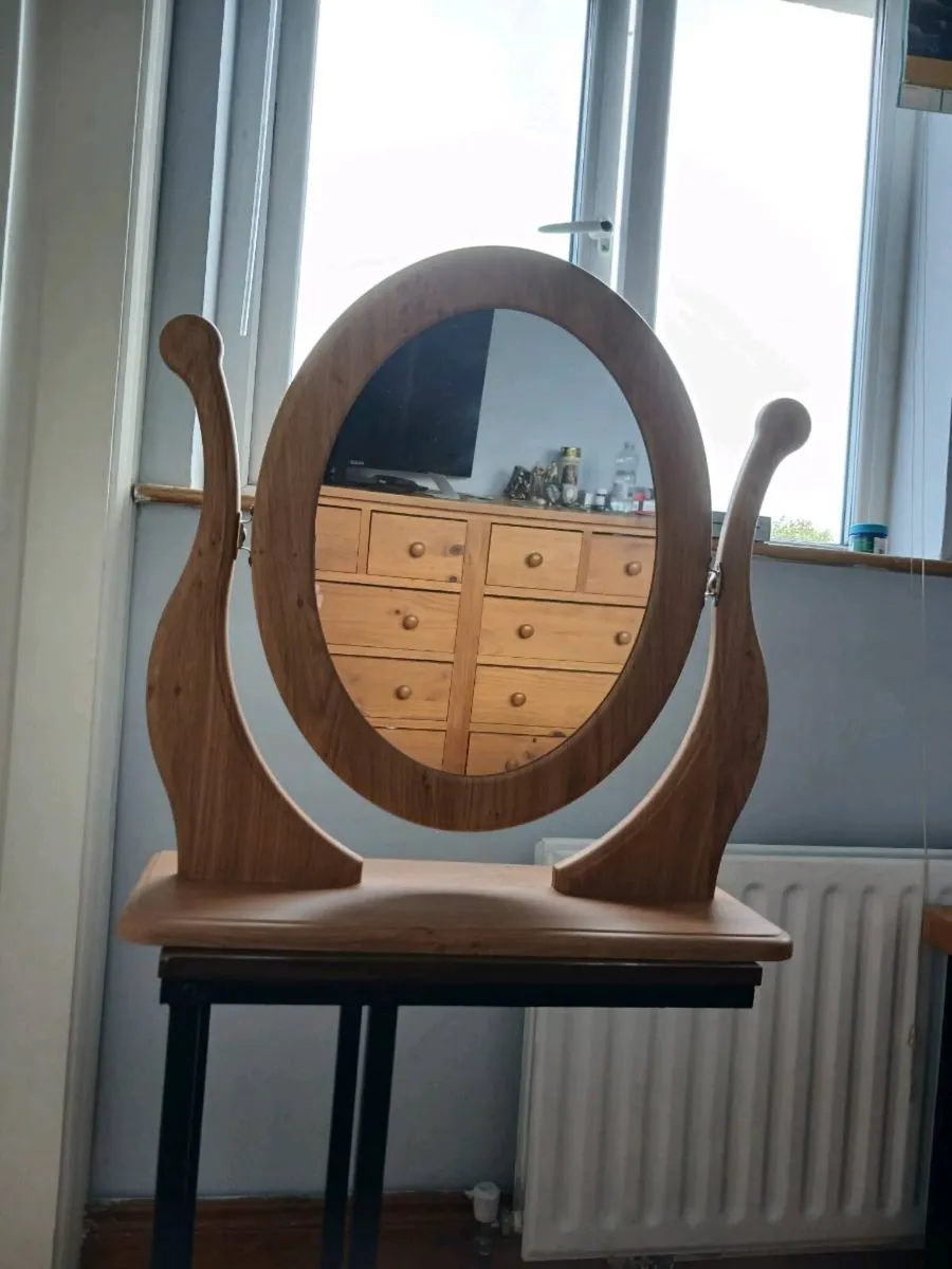 Beautiful tilting heavy mirror