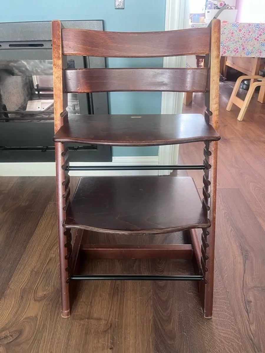 Stokke high chair + cushion + newborn seat with hook for toy - Image 1