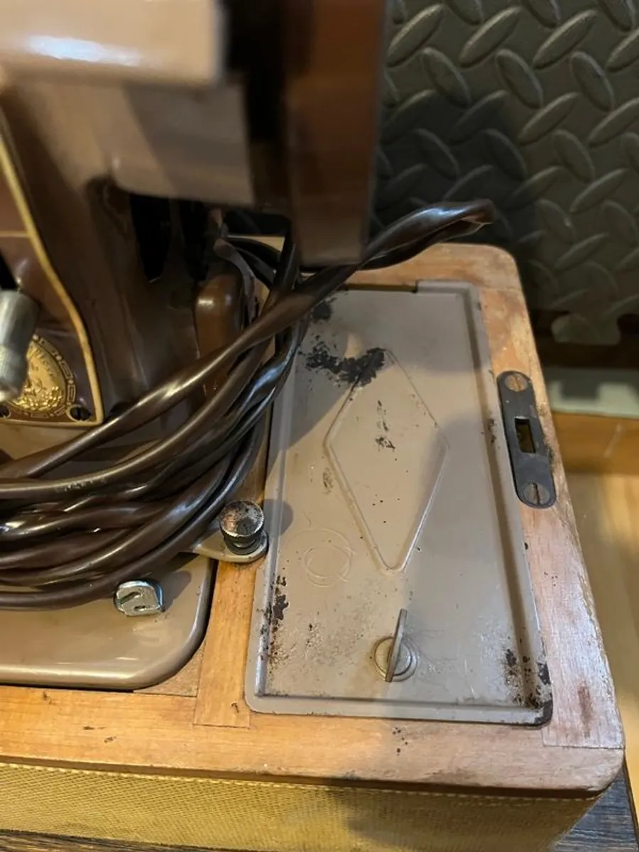 Singer 185K Sewing Machine For Sale - Image 4