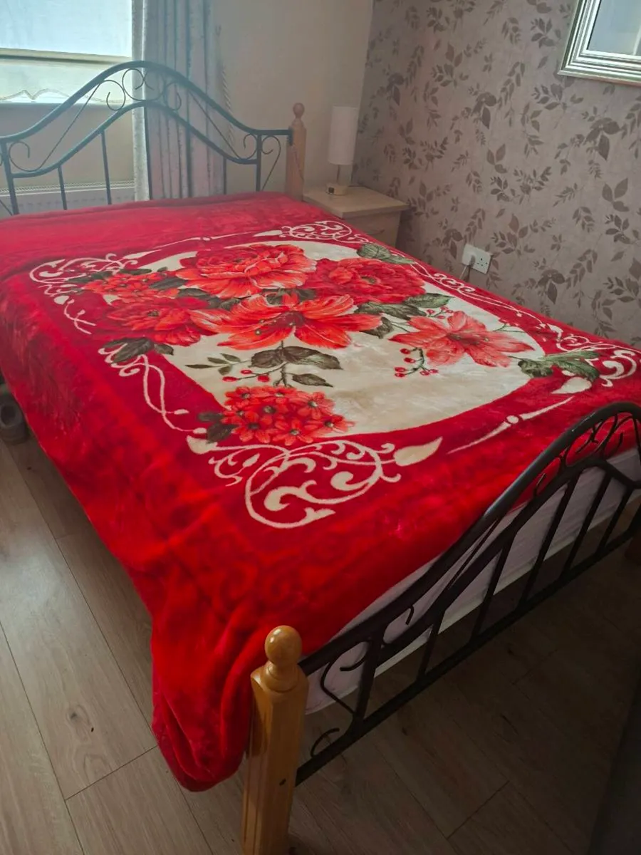 Double bed 4ft 6 - Image 2