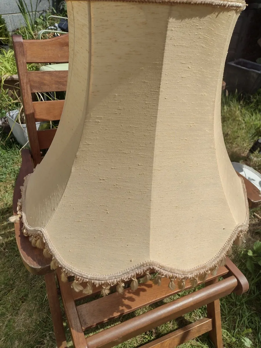 Exlarge beige 1950's floor lamp shade with fringe - Image 2