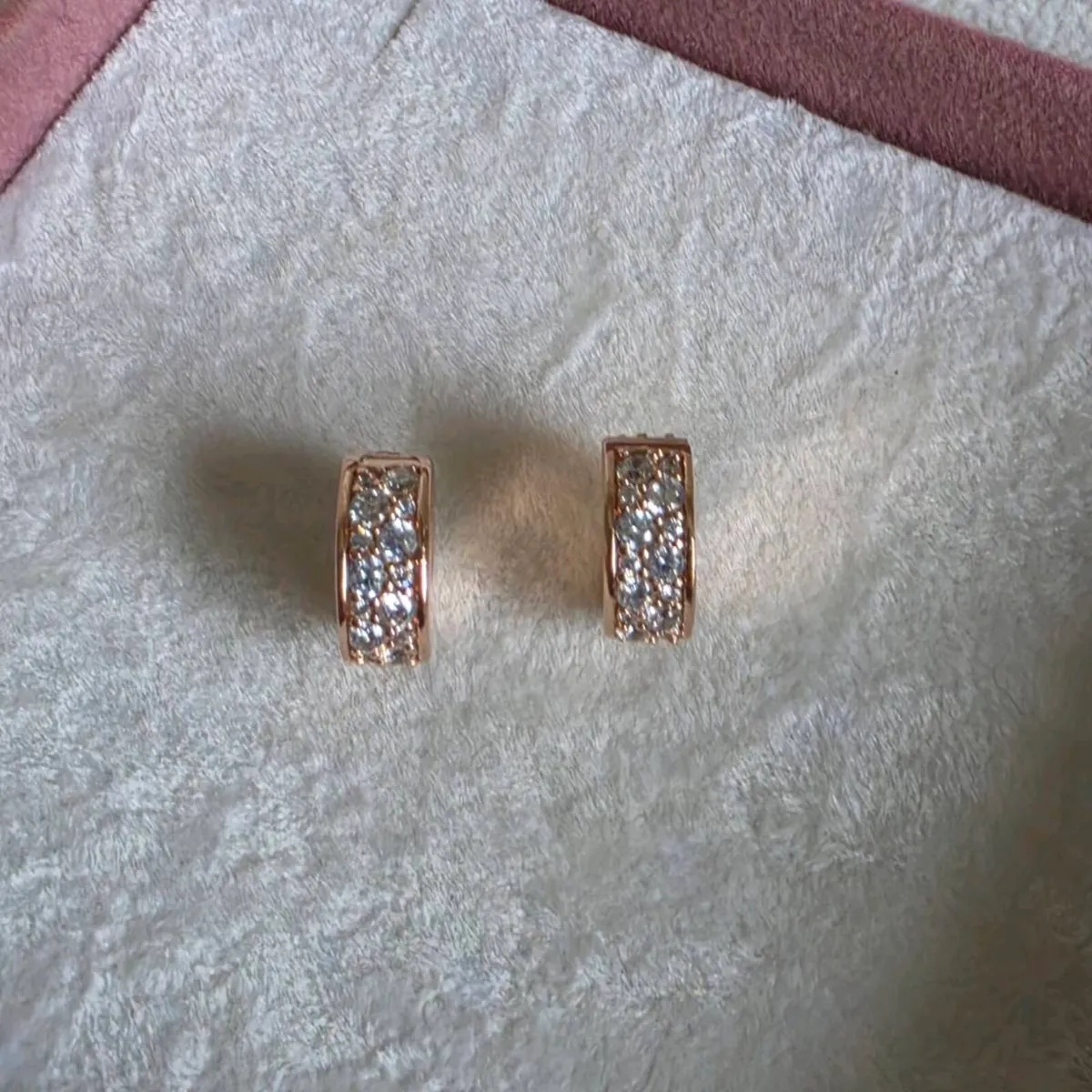 Pandora rose gold clips with sparkling clear stone - Image 3