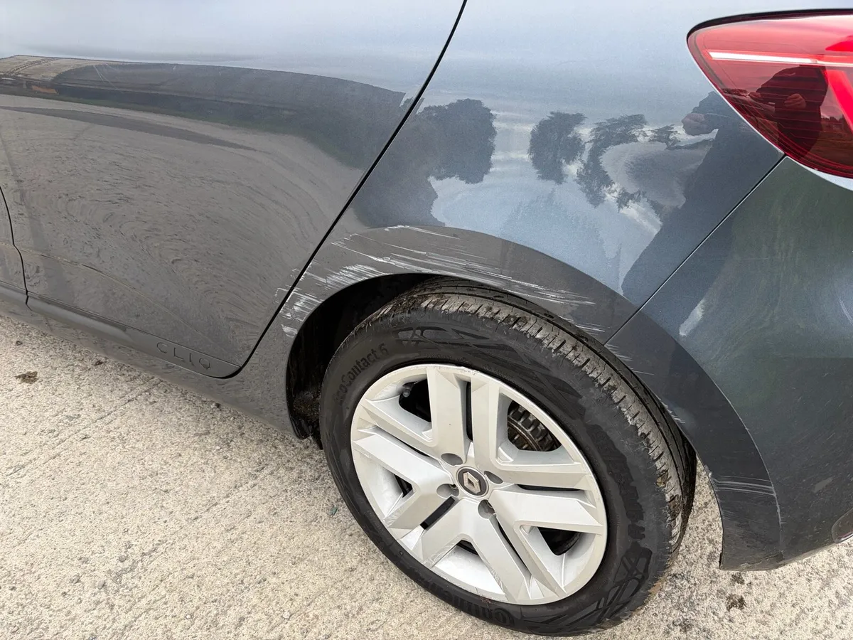 2022 Clio 1lt Cat ‘D’ Light Damage 74000 kms - Image 4