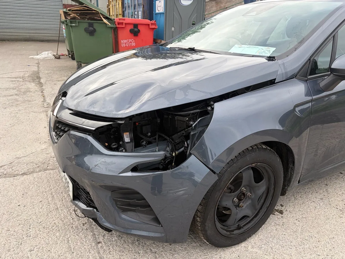 2022 Clio 1lt Cat ‘D’ Light Damage 74000 kms - Image 3