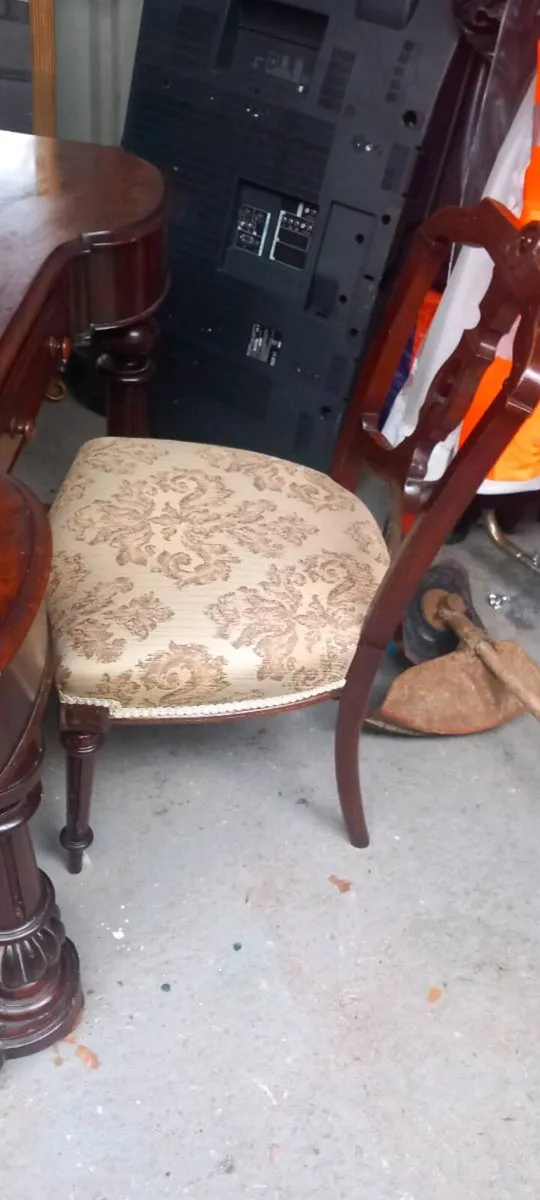 Beautiful antique dressing table and chair - Image 3