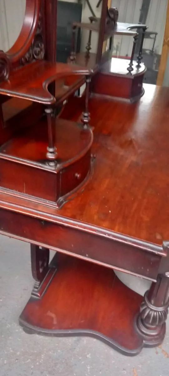 Beautiful antique dressing table and chair - Image 4