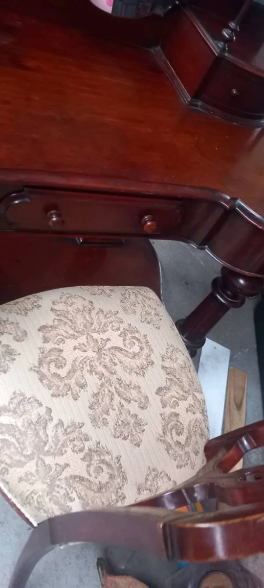 Beautiful antique dressing table and chair - Image 2