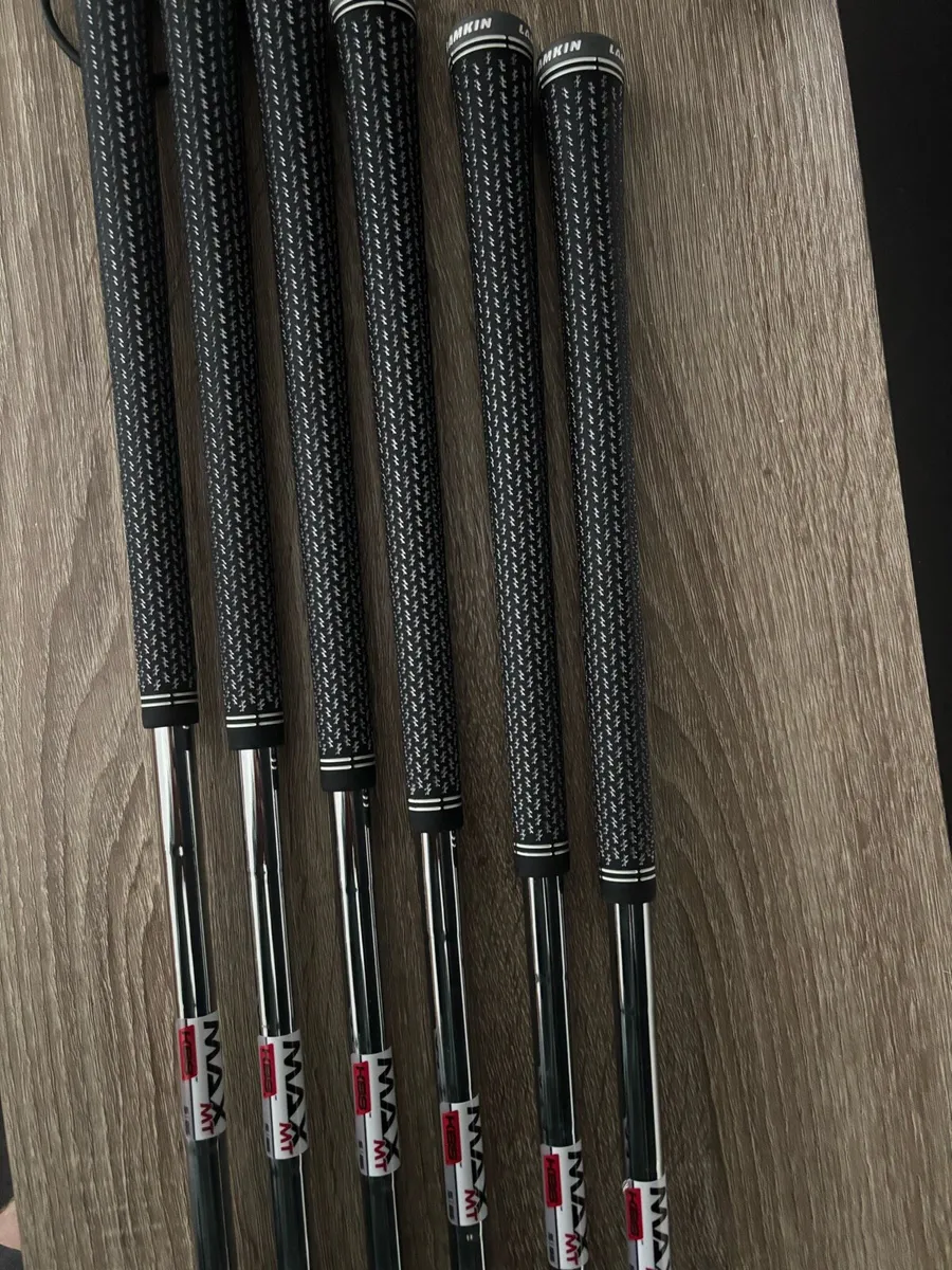 Taylor made sim 2 max golf irons - Image 2