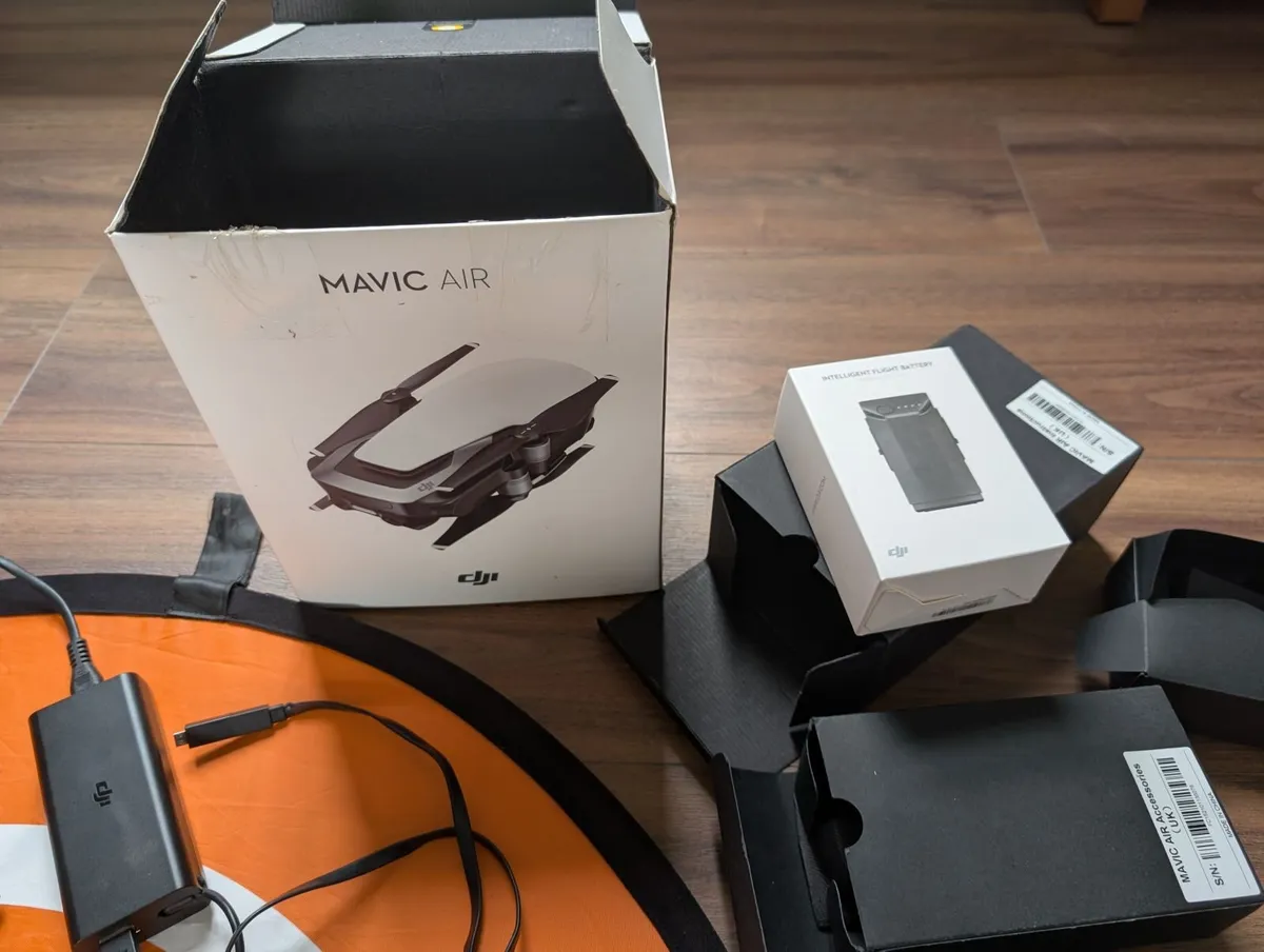 DJI Mavic Air with Accessories - Image 3
