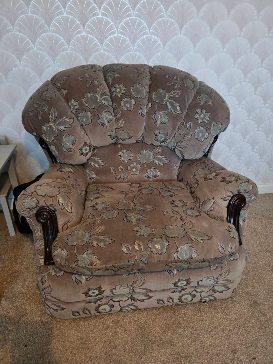 Suite of furniture - Image 2