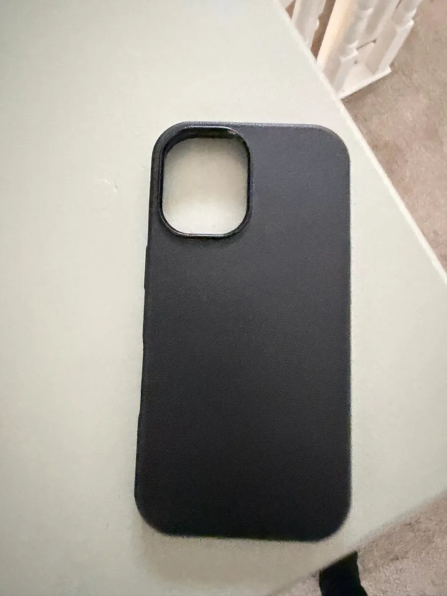 I phone 16 - Image 3