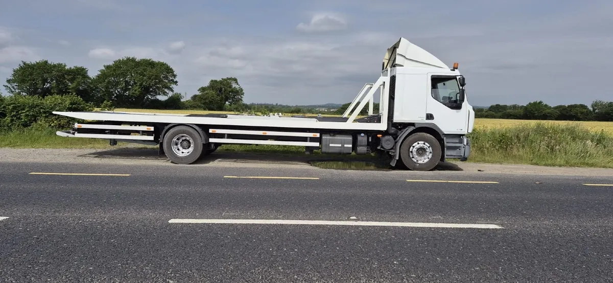 Renault  Premium 4 Car Recovery - Image 2