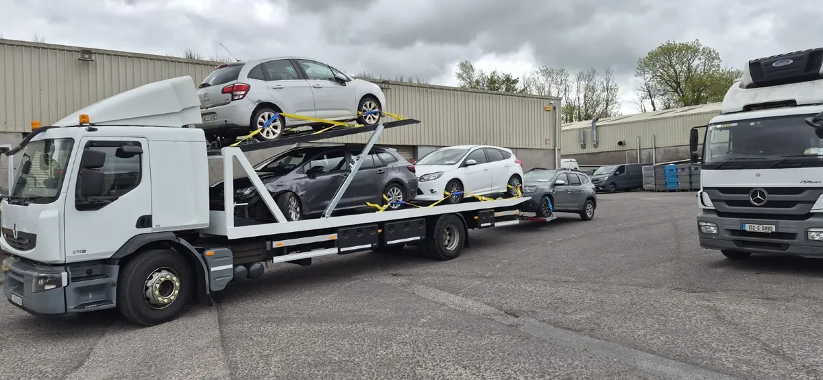 Renault  Premium 4 Car Recovery - Image 1