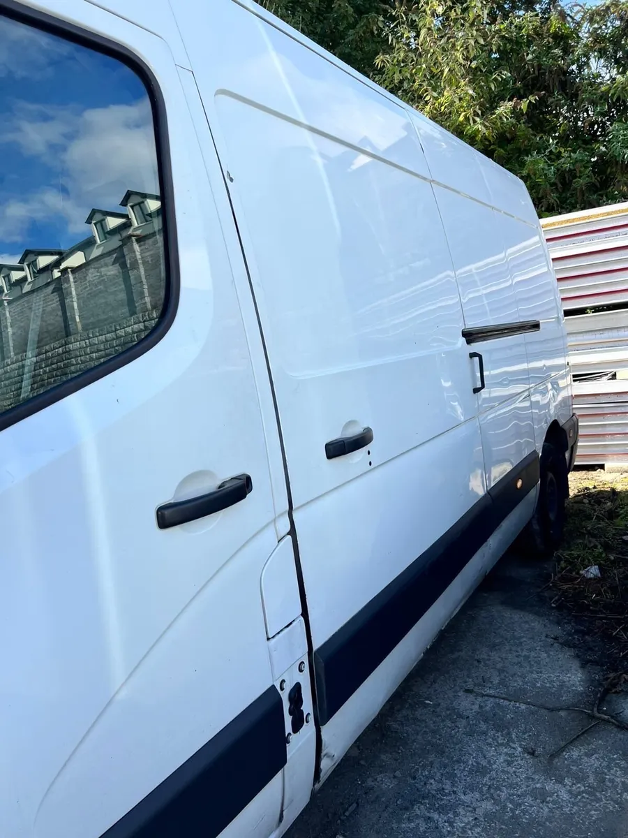 152 Nissan nv400 - Image 4