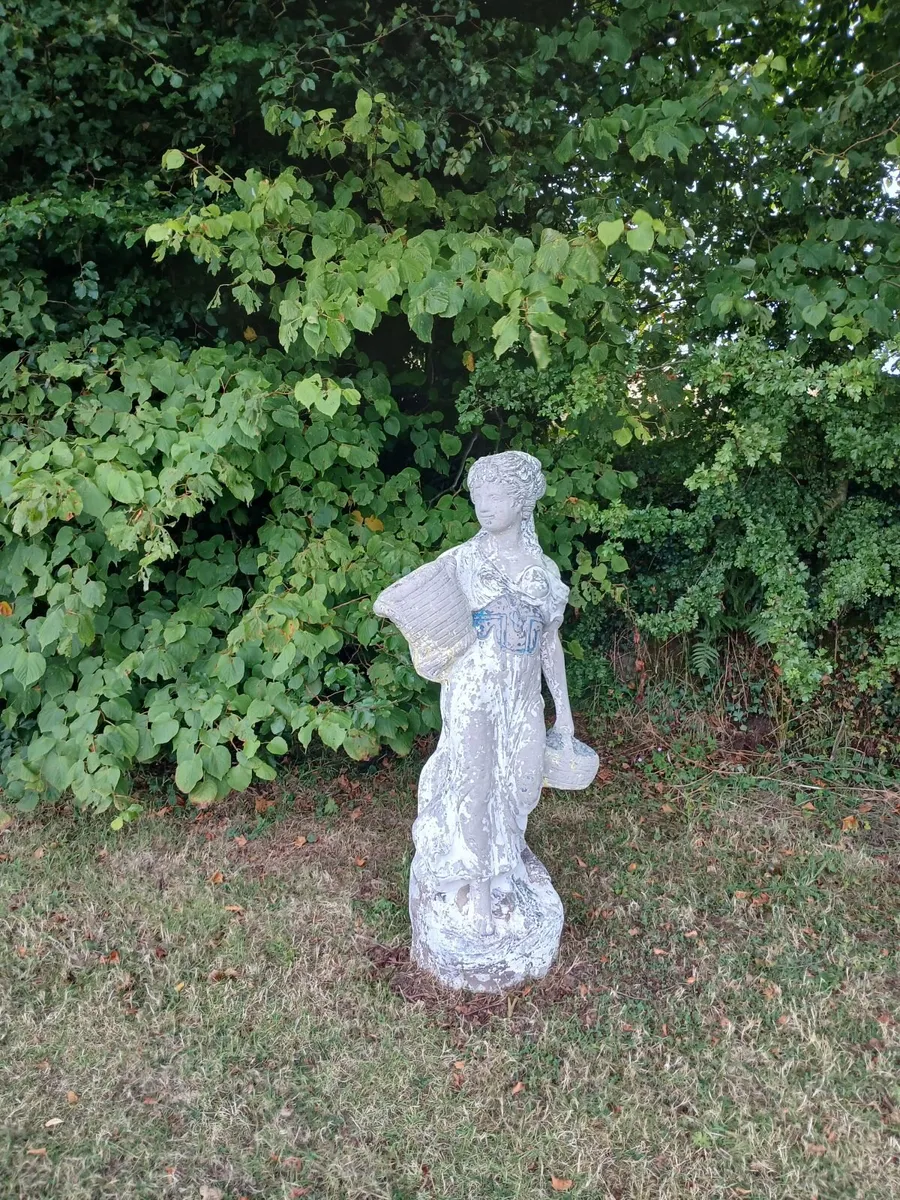 Garden statue - Image 1