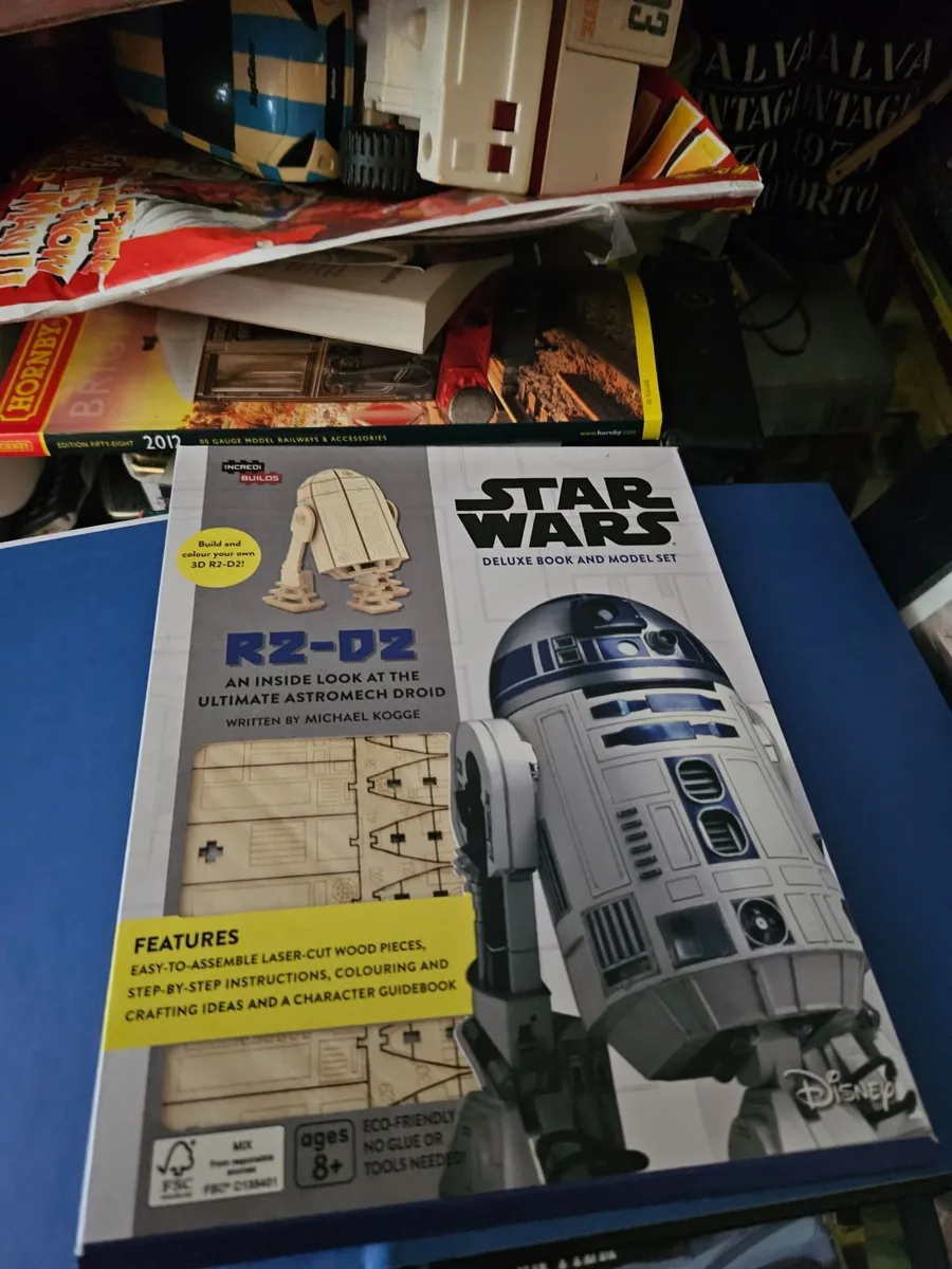 Star Wars R2D2 Book - Image 1