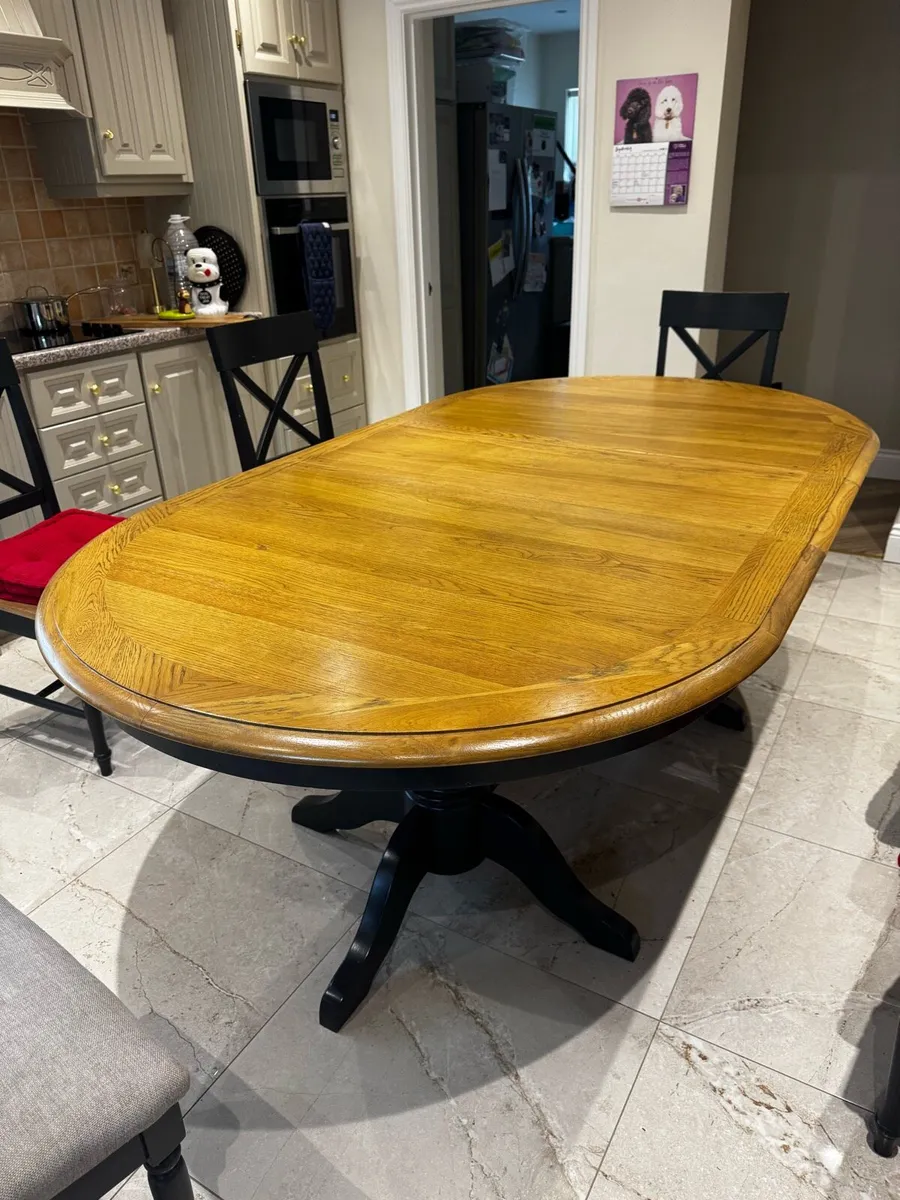 Extendable dining table - Image 1