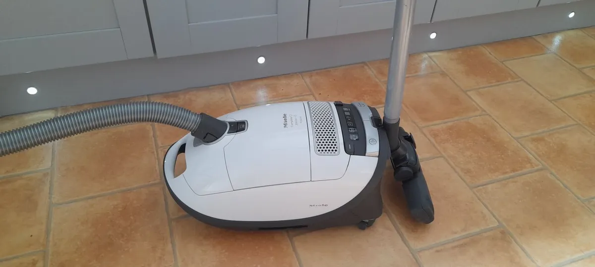 Miele vacuum/hoover cleaner - Image 1