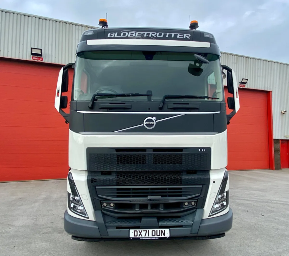 2022 Volvo FH 500 6x2 Tag Axle - Image 3