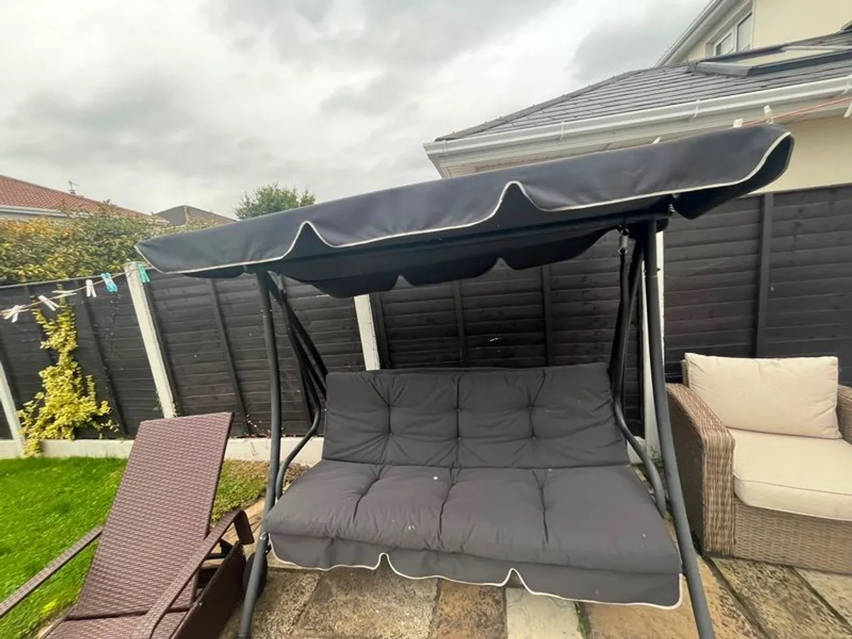 Garden Swing - Image 1