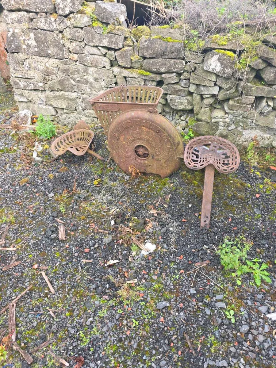 vintage seats and pulper - Image 1