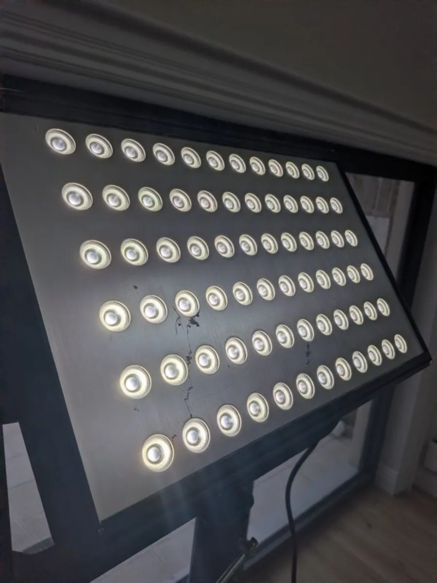Litepanels light with heavy duty manfrotto stand - Image 3