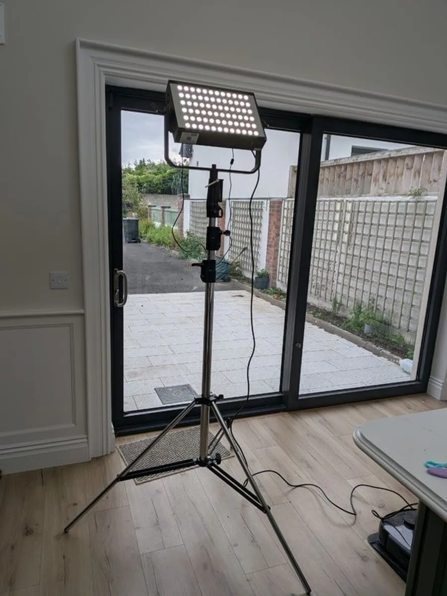 Litepanels light with heavy duty manfrotto stand - Image 4