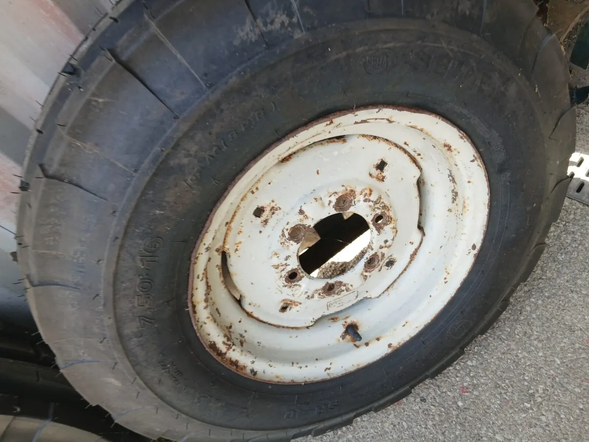 Ford 4000 5000 70000 - Image 1