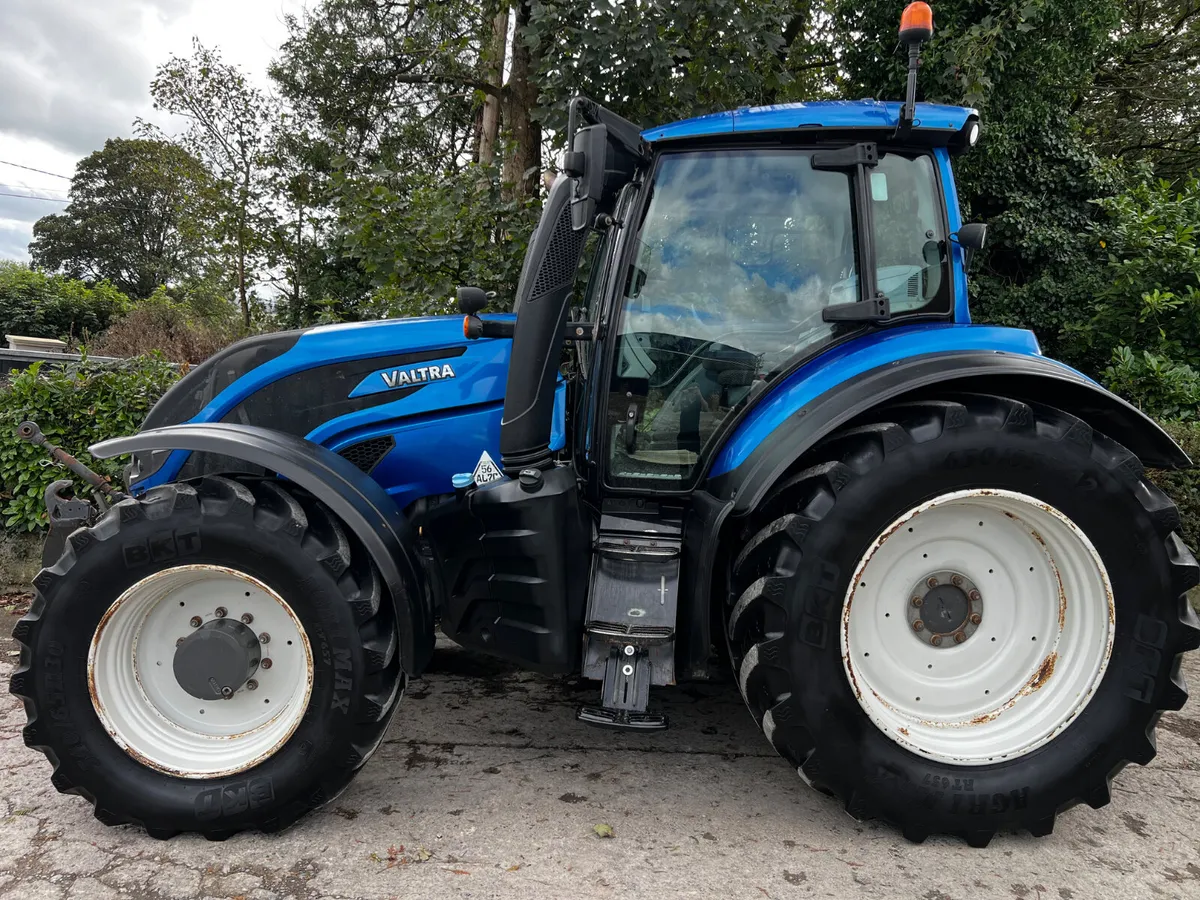 2015 Valtra T234 Versu - Reverse Drive - Image 4