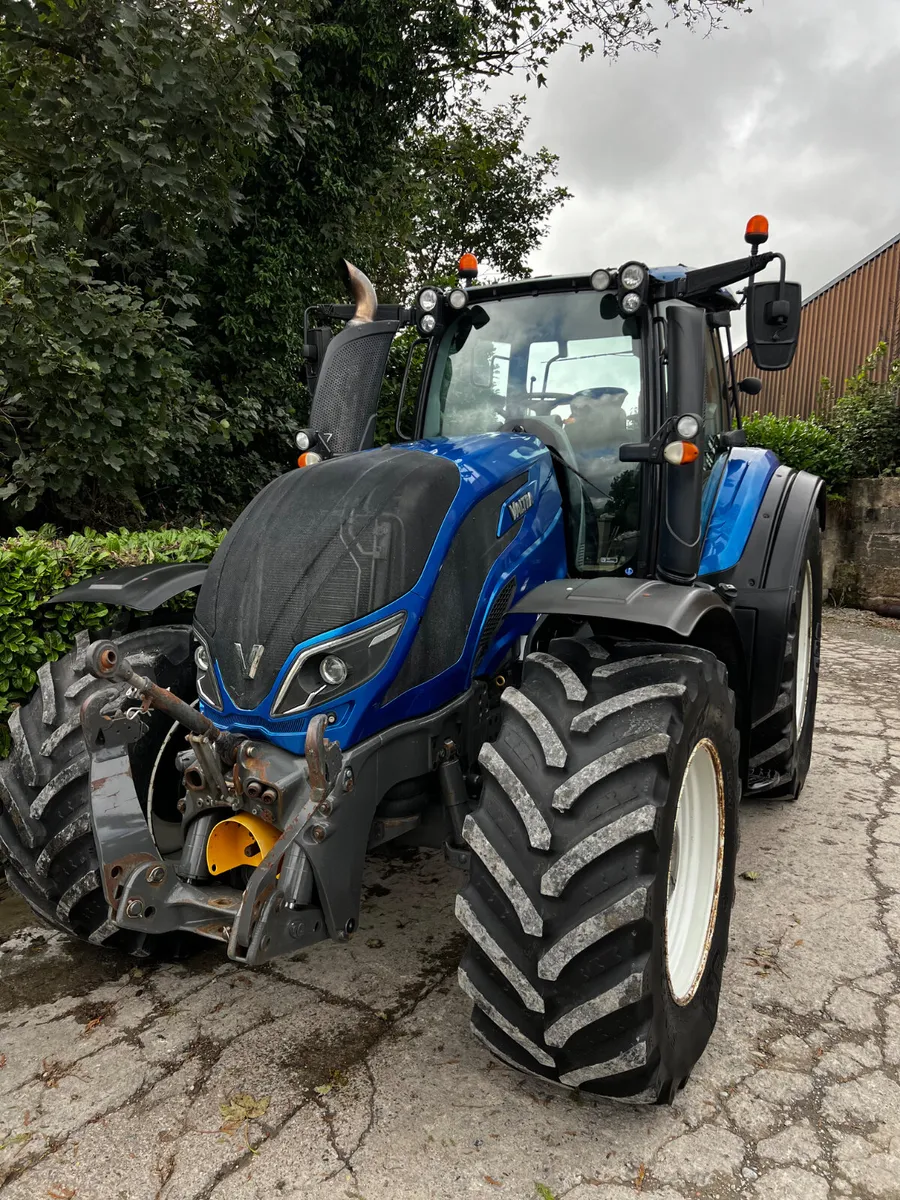 2015 Valtra T234 Versu - Reverse Drive - Image 3