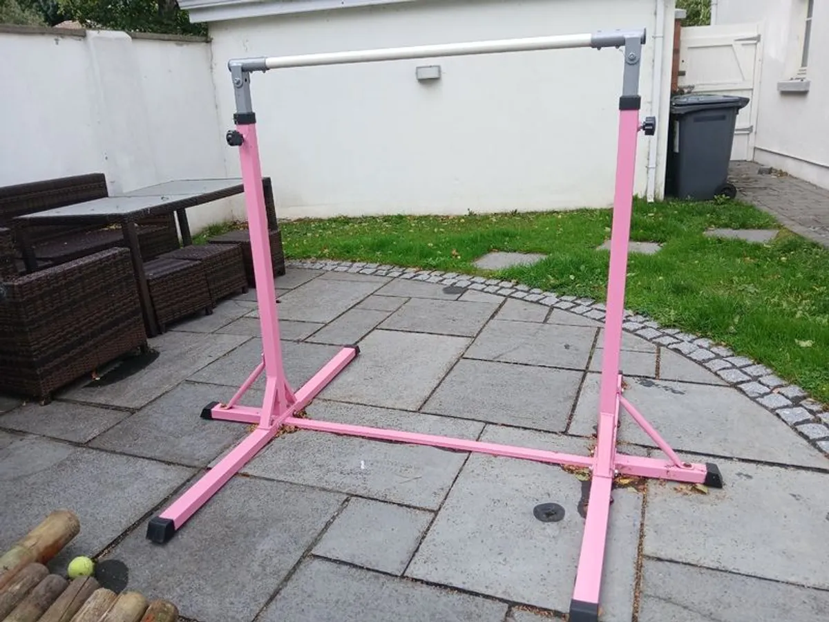 Gymnastics Ajustable high bar and mats - price reduced - Image 1