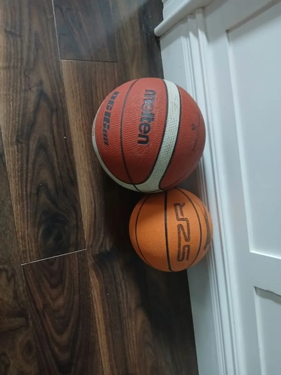 Basketball hoop & balls - price reduced - Image 4