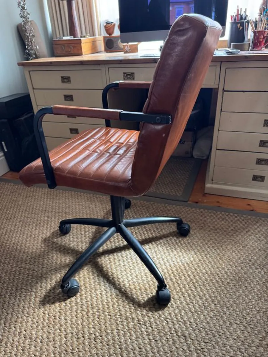 Executive Chair - Image 4