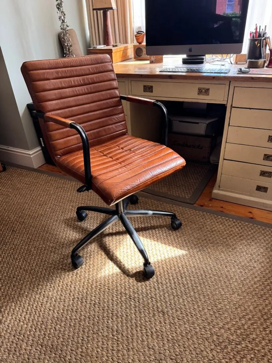Executive Chair - Image 2