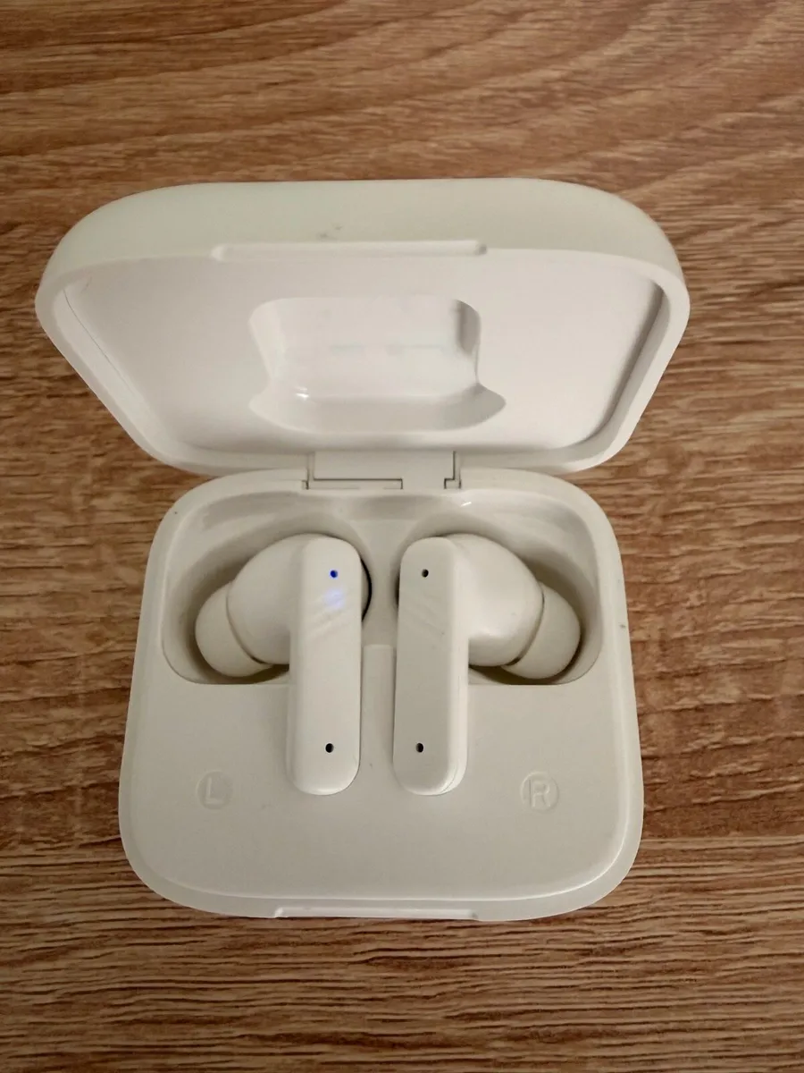 New Wireless Headphones with ANC and Colour Screen - Image 2