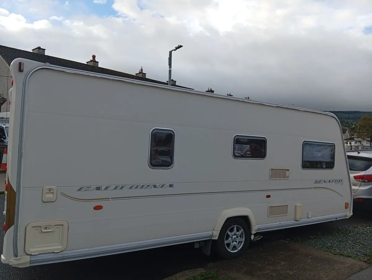 Baily senator  series 6 caravan year 2009 - Image 4