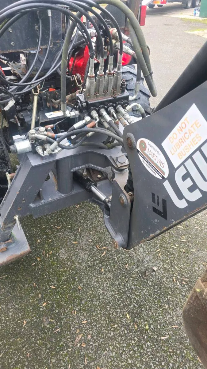 Lewis Backhoe for compact tractor - Image 3