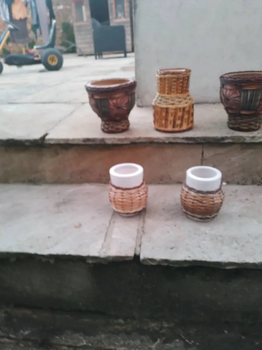 Jars with rap around basket effect - Image 1