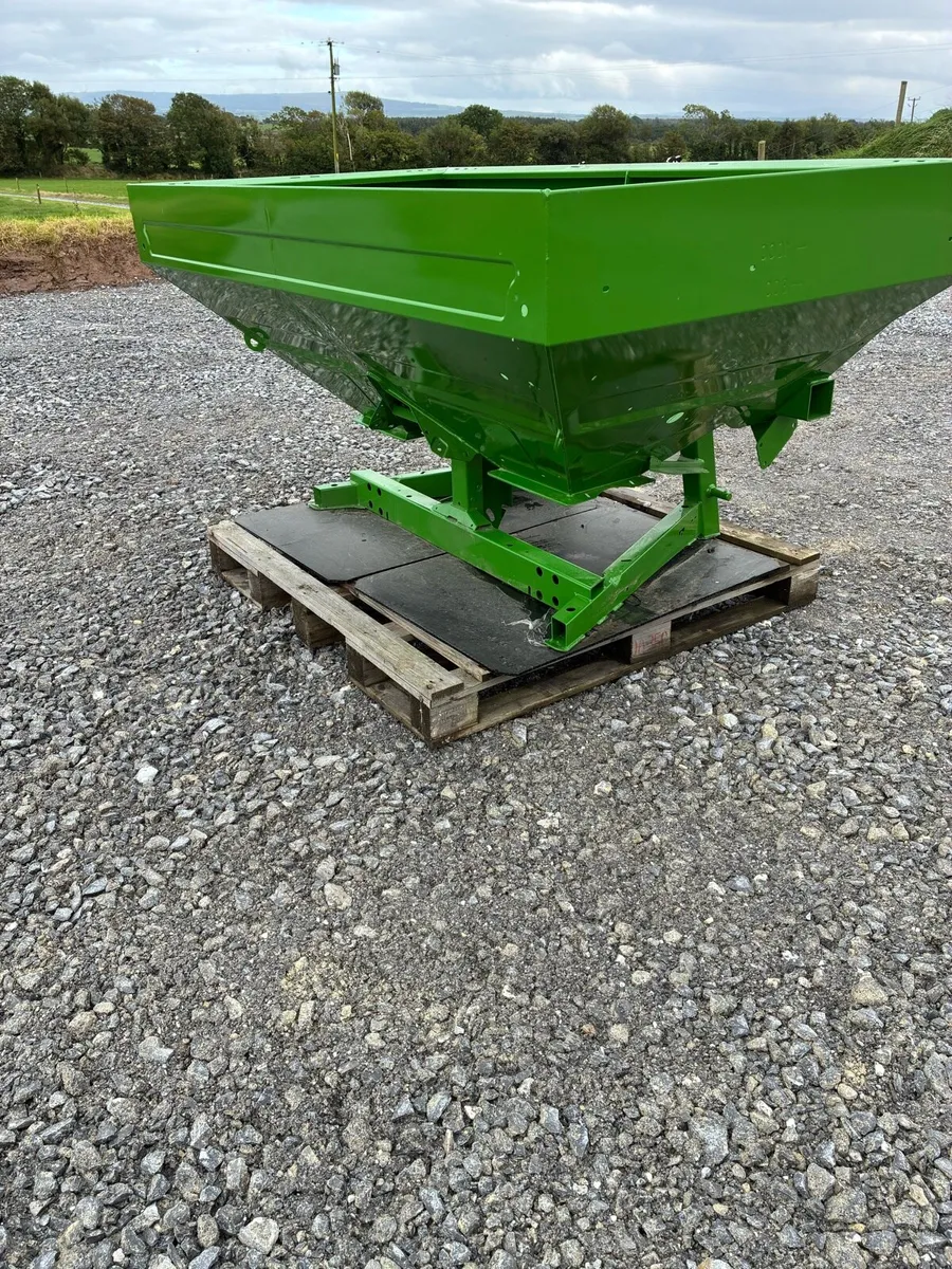 Amazone ZAM 1501 hopper - Image 2