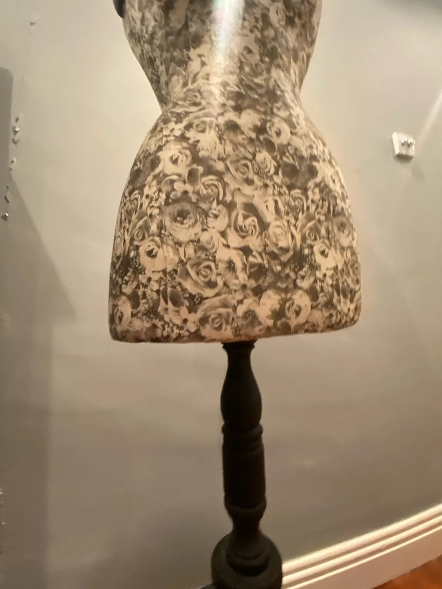 Ladies bust display/mannequin - Image 2