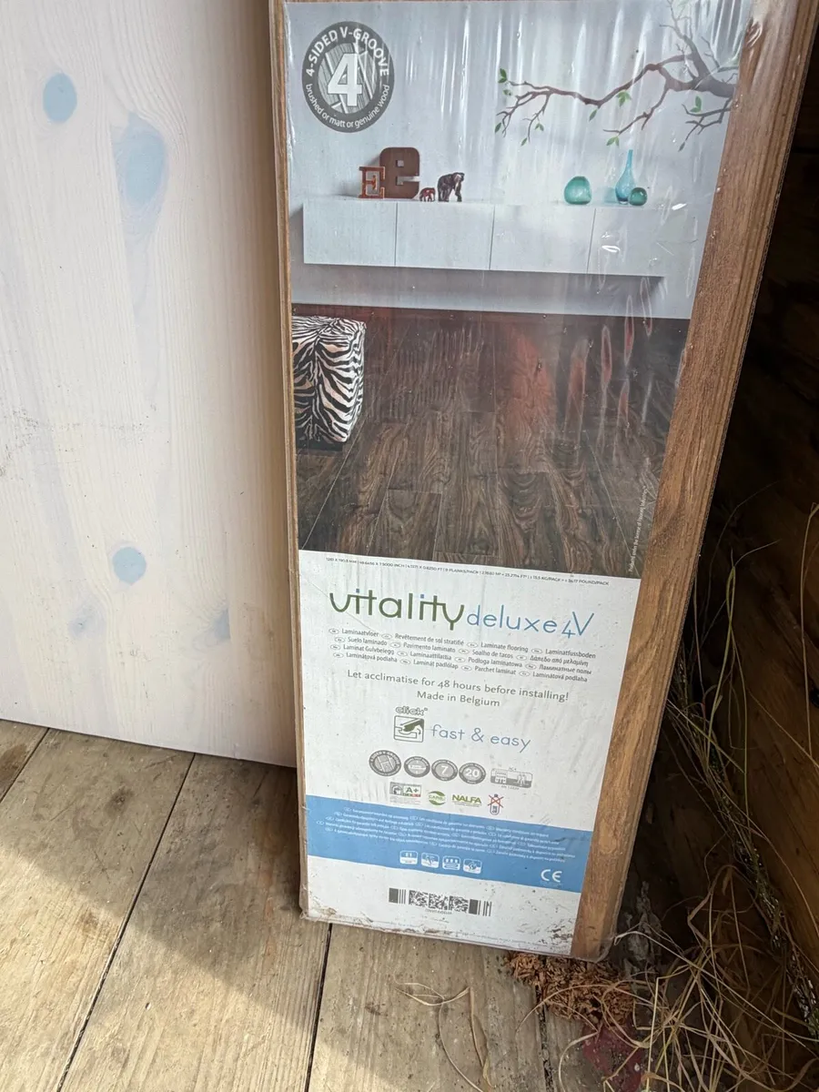 laminate floor x1 pack €10 - Image 4