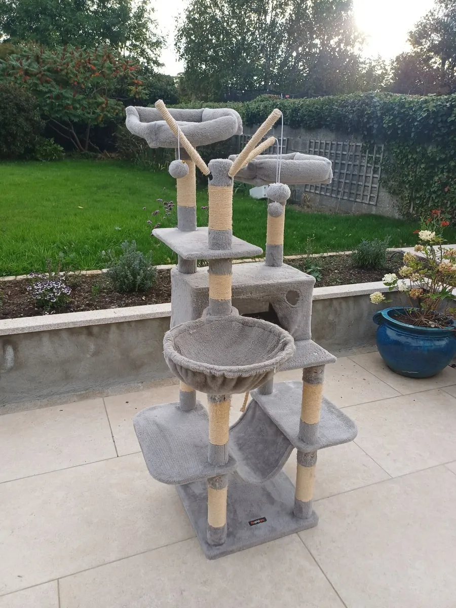 cat tree and scratching posts - Image 1