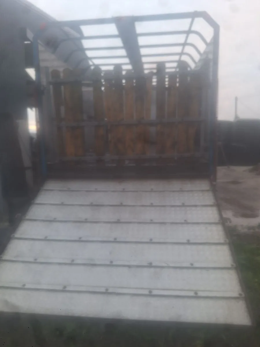 Cattle trailer - Image 2