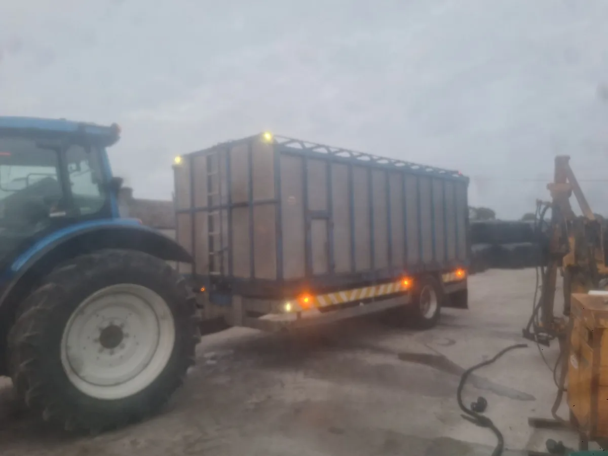 Cattle trailer - Image 1